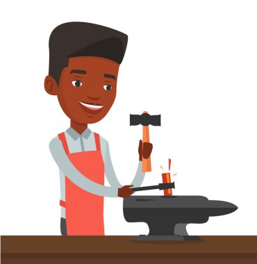 Demirci çalışma metal örs çekiç ile.