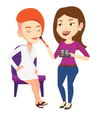 Visagiste şık kız makyaj yapıyor.