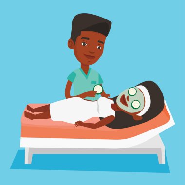 Güzellik bakımları için kadın yapma güzellik uzmanı.