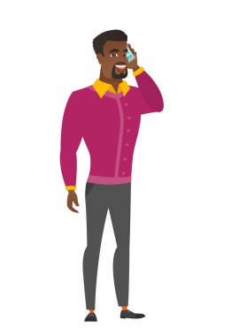 İş adamı cep telefonuyla konuşuyor..