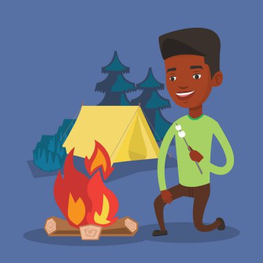 Adam kavurma Marshmallow kamp ateşi üzerinde.