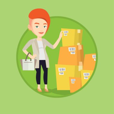 Depoda iş kadını kontrol kutuları.