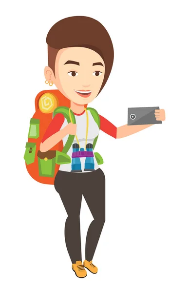 Mujer con mochila haciendo selfie . — Vector de stock