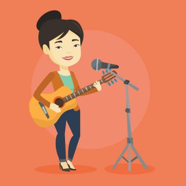 Mikrofon şarkı ve gitar çalmak bir kadın.