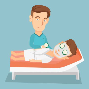 Güzellik bakımları için adam yapma güzellik uzmanı.