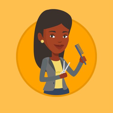 Tarak ve makas elinde tutan Kuaför.