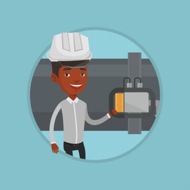 Dedektör gaz boru hattı üzerinde kontrol operatörü.