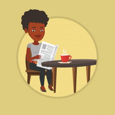 kahve içme ve gazete okuyan kadın.