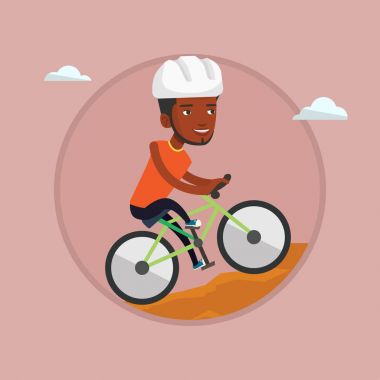 Dağlarda seyahat bisiklet üzerinde genç adam.