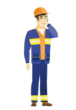 Bir cep telefonu üzerinde konuşurken Oluşturucu.