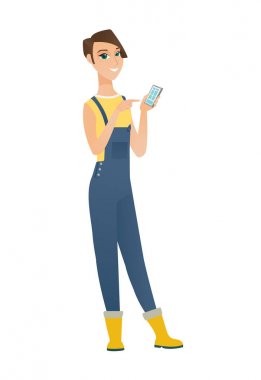 Bir cep telefonu tutan beyaz çiftçi.