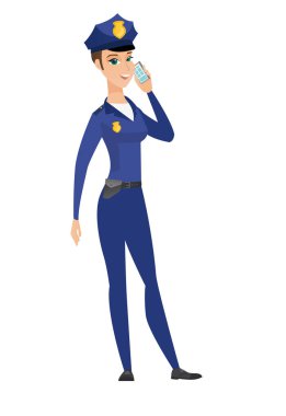 Bir cep telefonu üzerinde konuşurken polis.