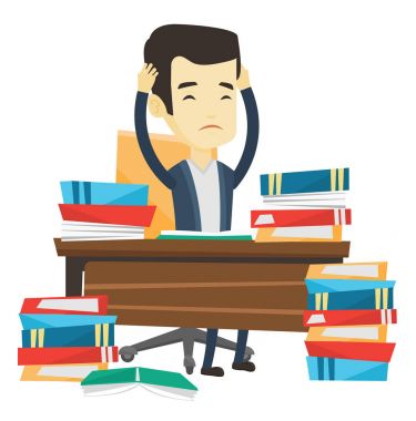 Kitap yığınları ile masadan öğrenci.