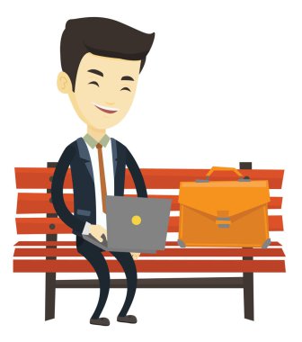 Laptop açık çalışma iş adamı.