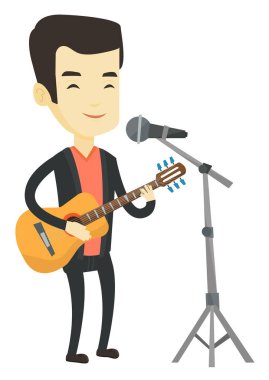 Adam mikrofon şarkı ve gitar çalmak.