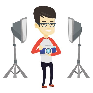 Fotoğrafçı kamera ile fotoğraf stüdyosu.