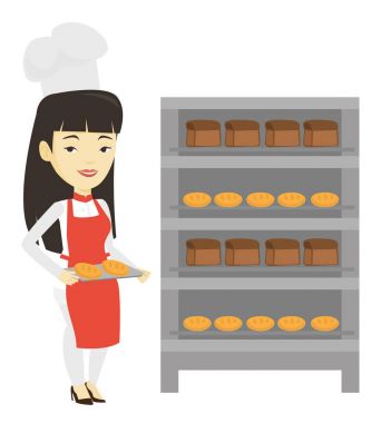 Mutlu genç kadın baker ekmek tepsi tutarak.