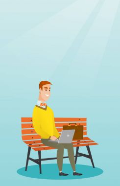 dizüstü bilgisayarda açık çalışma iş adamı.