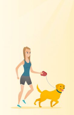 Köpeğiyle yürüyen genç bir kadın.