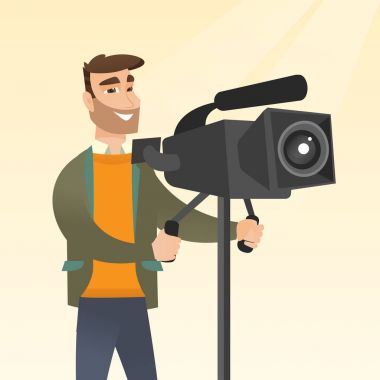 Kameraman ile bir film fotoğraf makinesi tripod üzerinde.