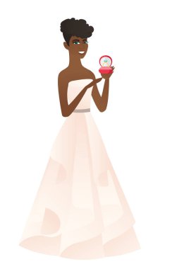 Genç gelin bir alyans bir kutu içinde tutan.