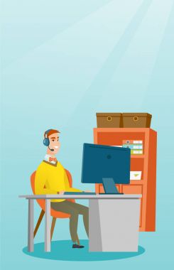 Ofiste çalışan kulaklık ile işadamı.