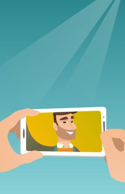 Genç adam selfie vektör çizim yapma.