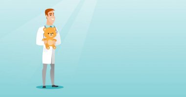 Çocuk doktoru doktor holding oyuncak ayı.