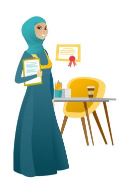 Pano belgelerle tutan iş kadın.