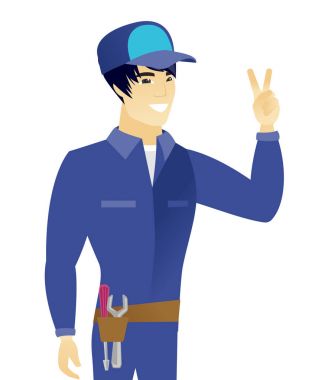 Zafer jest gösterilen genç Asyalı makinist.