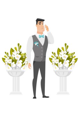 Beyaz damat düğün töreni sırasında ağlıyor.