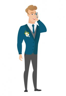 Bir cep telefonu üzerinde konuşurken damat.