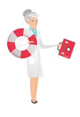 İlk yardım kutusu ve lifebuoy ile çalışan ilk yardım.