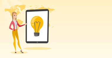 Kafkas kadın büyük tablet bilgisayar başında işaret.