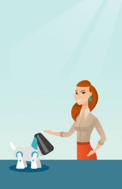 Robot köpek ile oynayan genç Kafkas kadın.