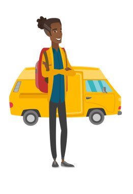 Minibüs arka plan üzerinde duran Gezgin.