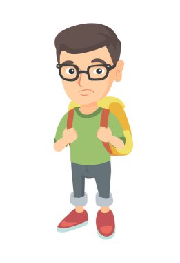 Bir sırt çantası taşıyan küçük beyaz üzgün okul çocuğu