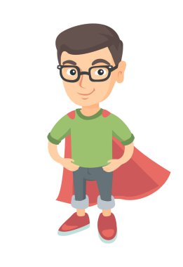 Süper kahraman kostümü giyen beyaz cesur çocuk.