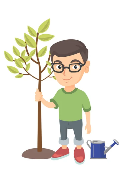 Caucasico sorridente ragazzo in occhiali piantare un albero . — Vettoriale Stock