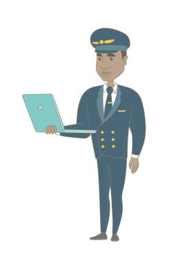 Bir dizüstü bilgisayar kullanarak genç Afro-Amerikan pilot.