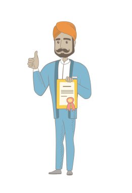 Bir sertifika tutan genç hindu işadamı.