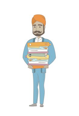 Hindu işadamı klasörleri yığını tutan.