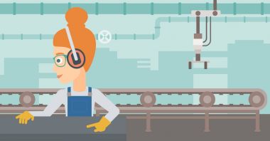 Çelik haddeleme üzerinde çalışan kadın değirmen.