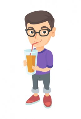 Çocuk bir saman portakal suyu içme.