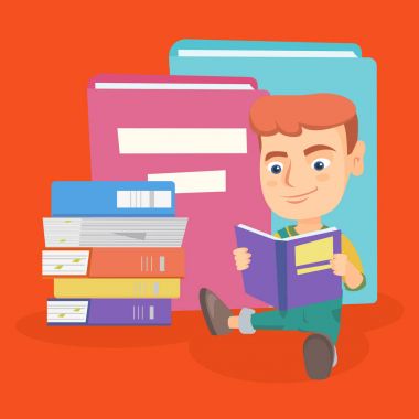 Küçük beyaz çocuk hikaye kitabı okuma.