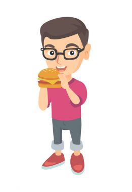 Küçük beyaz çocuk bir hamburger yemek.