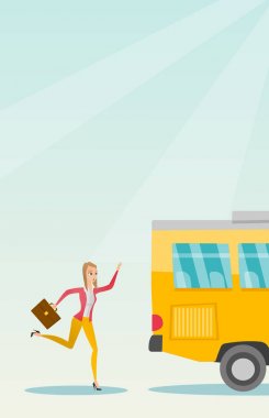 Otobüs için çalışan beyaz kilise kadın.