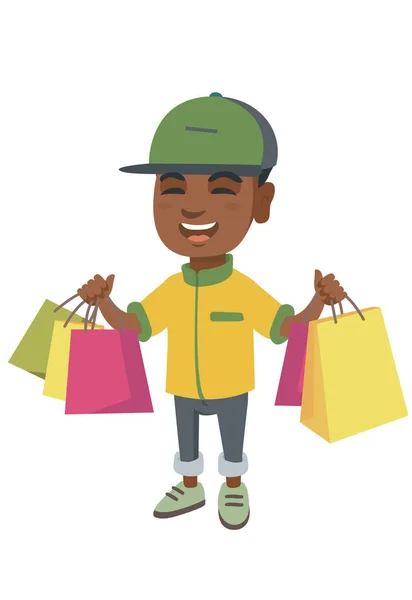 Menino afro-americano feliz segurando sacos de compras . — Vetor de Stock