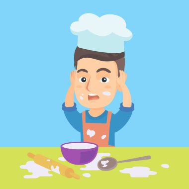 Küçük beyaz şef pişirme sırasında karışıklık yapmak.