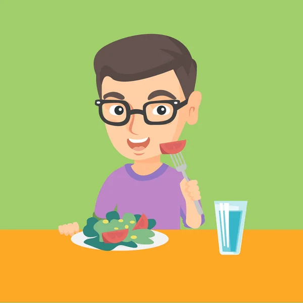 Kleiner kaukasischer Junge isst Gemüsesalat. — Stockvektor